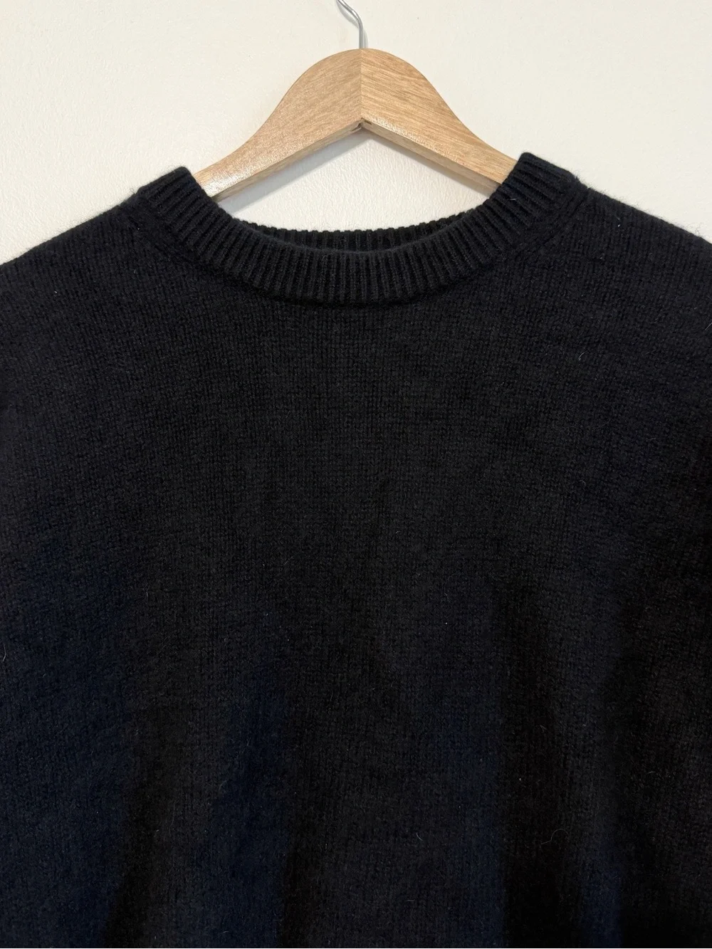 Aritzia Wilfred 100% Cashmere Sweater Size Medium Black